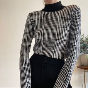 Tahari long sleeved checkered shirt